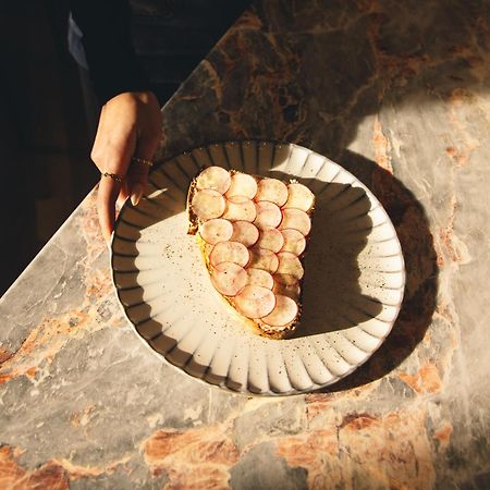 Kai 36 - Hotel Zwischen Fels Und Fluss Graz Kültér fotó A slice of galette des rois