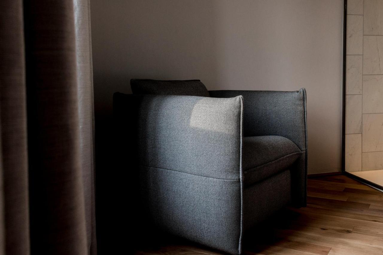 Kai 36 - Hotel Zwischen Fels Und Fluss Graz Kültér fotó A chair