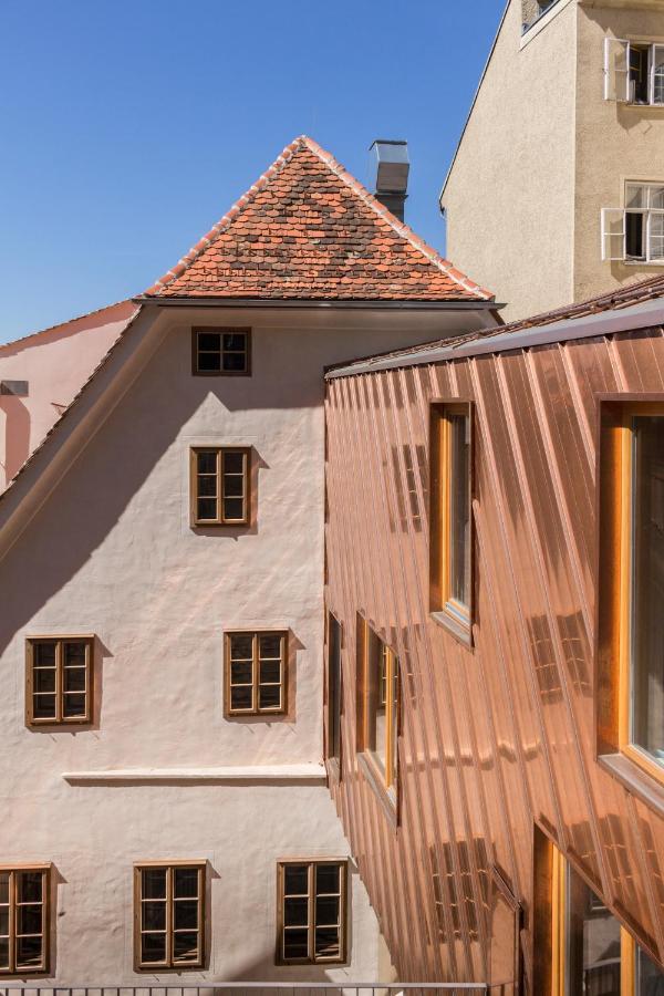 Kai 36 - Hotel Zwischen Fels Und Fluss Graz Kültér fotó Copper cladding on a house in Regensburg, Germany