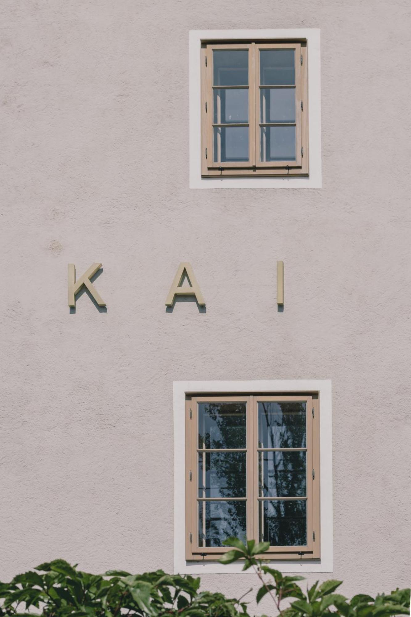 Kai 36 - Hotel Zwischen Fels Und Fluss Graz Kültér fotó The name of the house on the wall